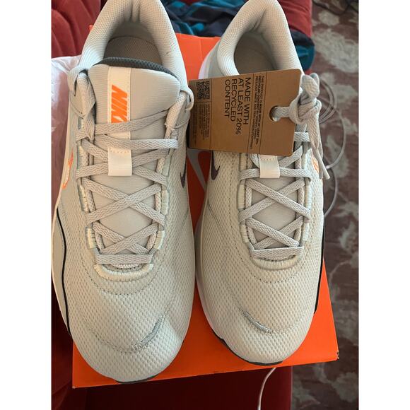 NEW NIKE Legend Essential 3NN Men's 10.5 Light Silver/ / Summit White - Picture 6 of 6